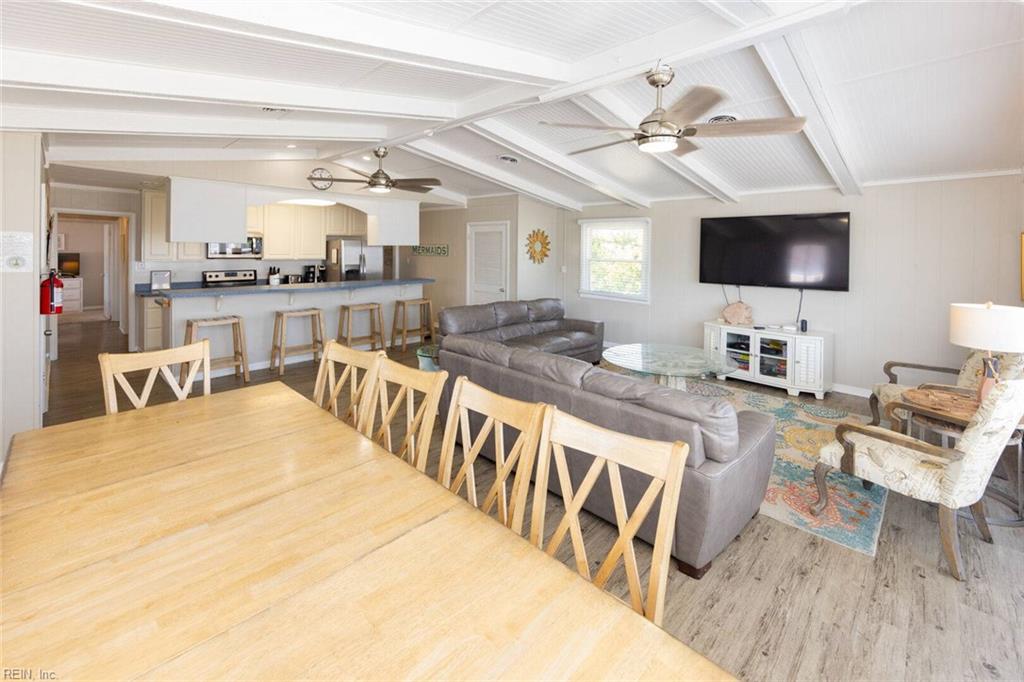3661 Sandfiddler Rd Property Photo 4