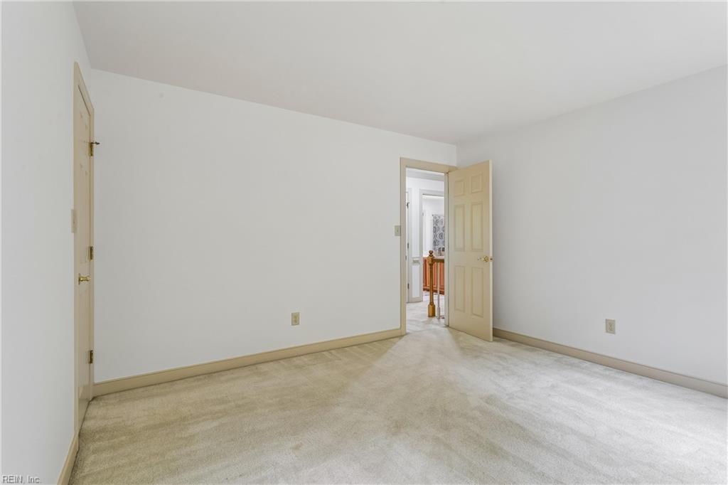 135 Kingspoint Dr Property Photo 22