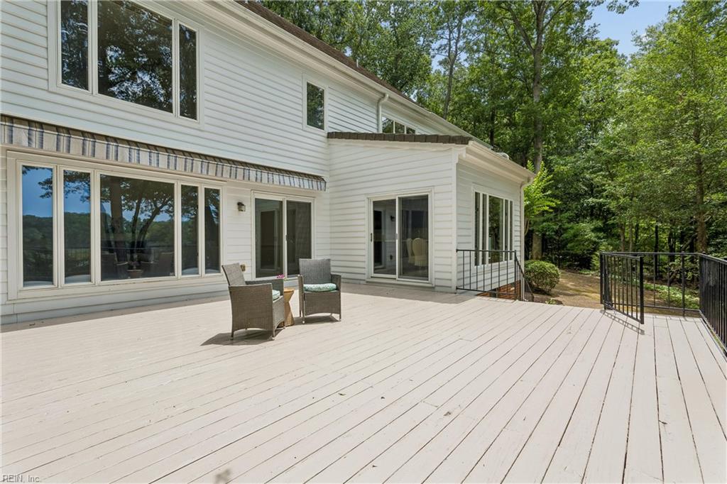 135 Kingspoint Dr Property Photo 36