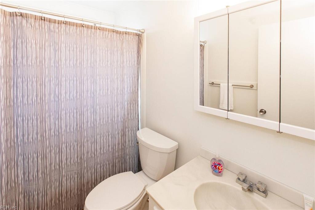 2305 Sandfiddler Rd Property Photo 8