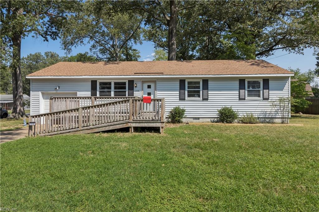 208 Collins Dr Property Photo 2