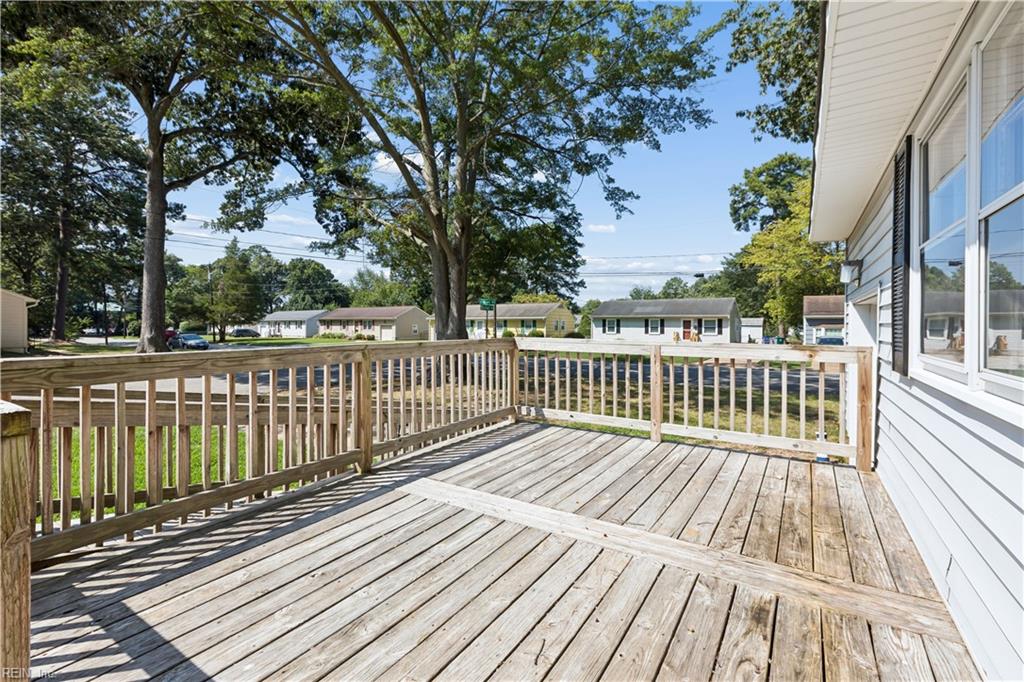 208 Collins Dr Property Photo 6
