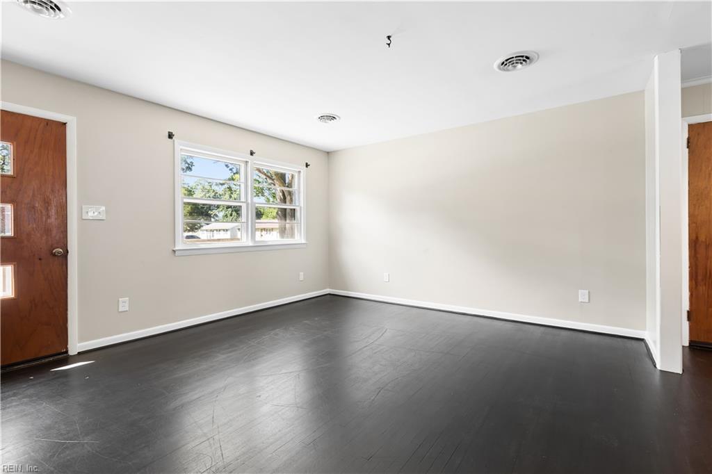 208 Collins Dr Property Photo 10