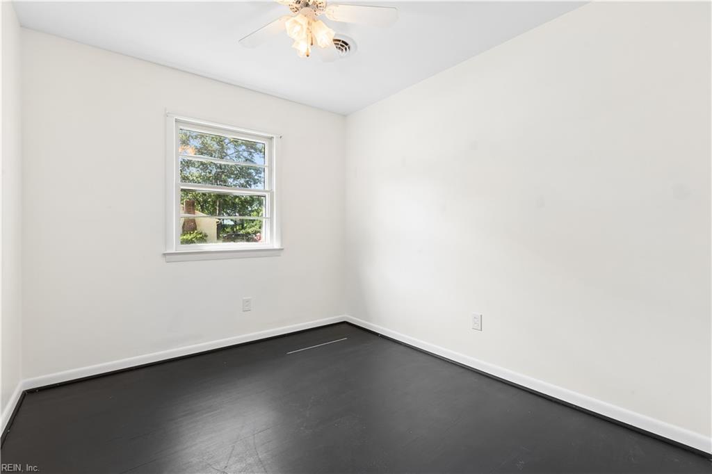 208 Collins Dr Property Photo 22