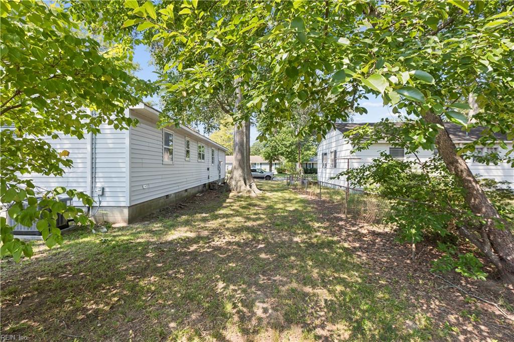 208 Collins Dr Property Photo 32