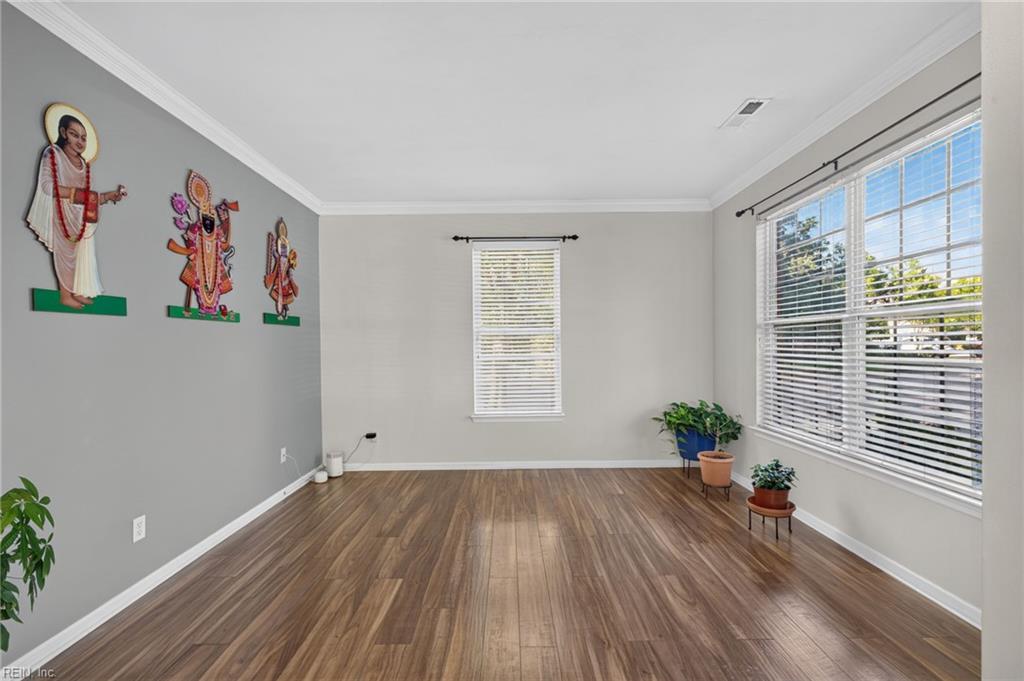 948 Stanhope Gdns Property Photo 23