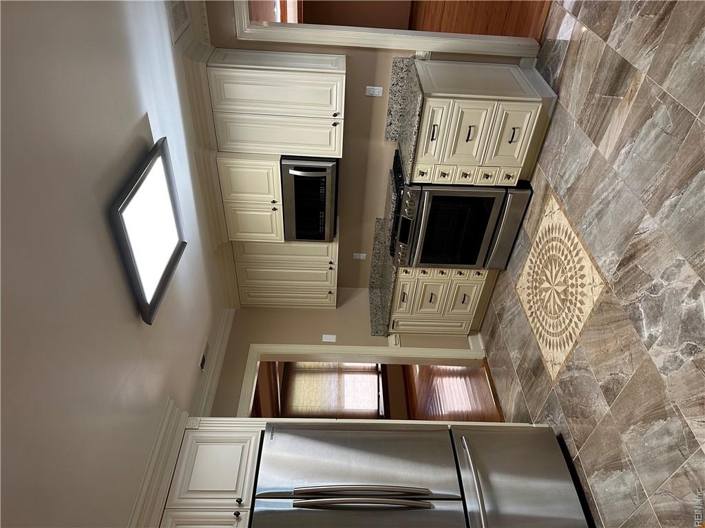 634 Aguilla Dr Property Photo 3