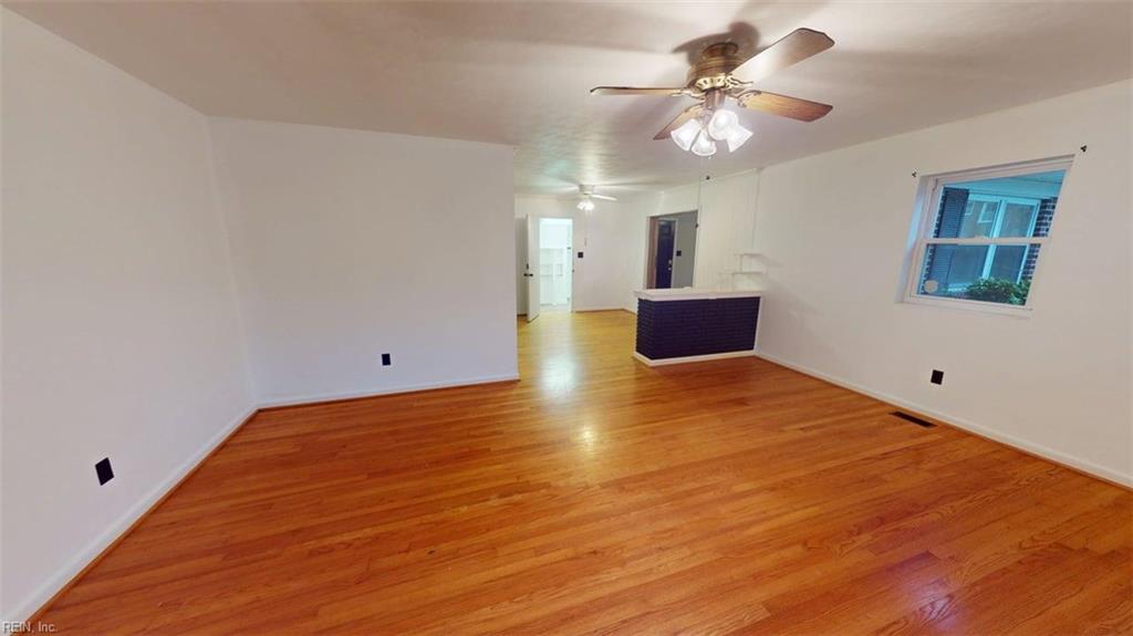 58 College Pl Property Photo 3