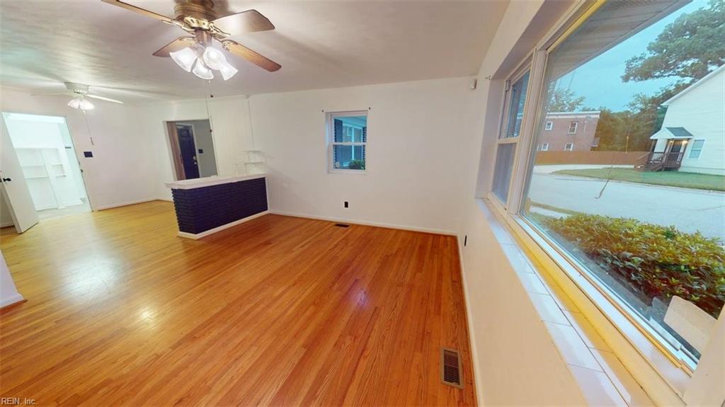 58 College Pl Property Photo 4