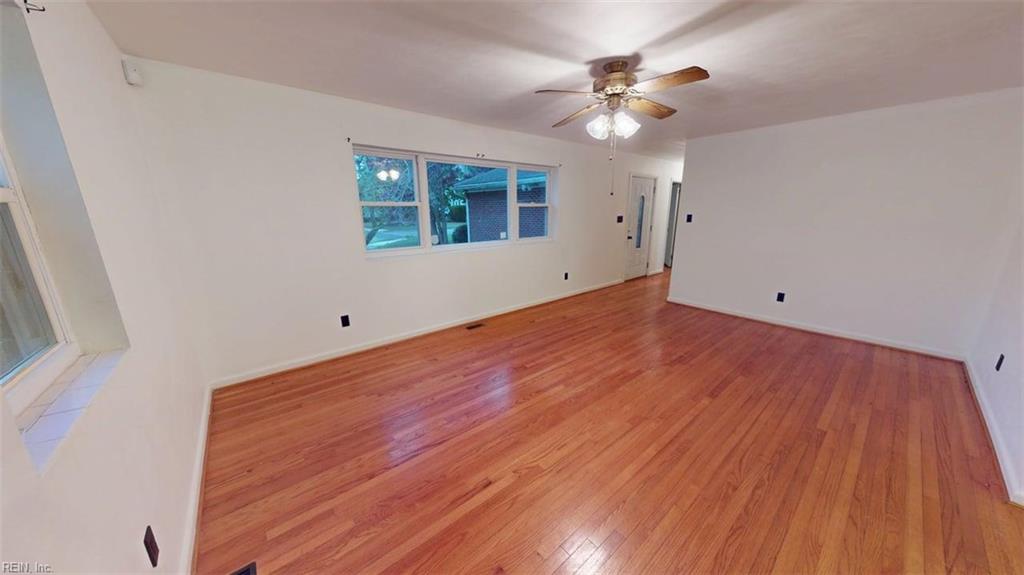 58 College Pl Property Photo 6
