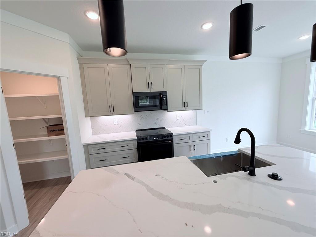 709 Flatrock Ln Property Photo 12