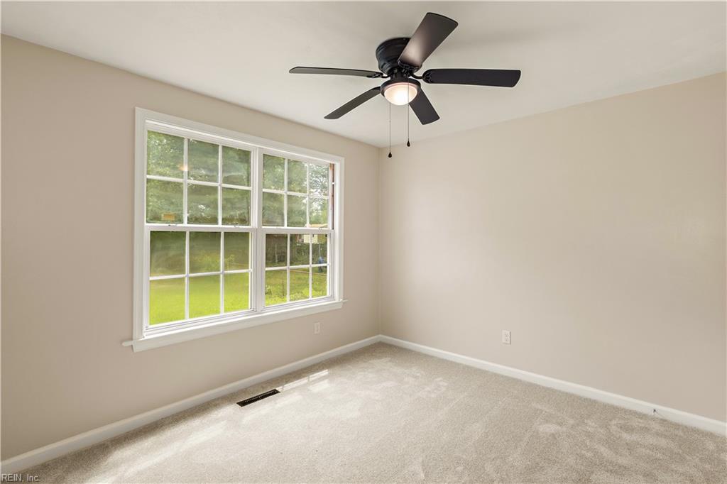 10 Langley Cir Property Photo 12