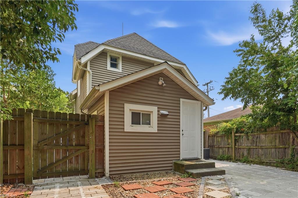120 Forrest Ave Property Photo 27