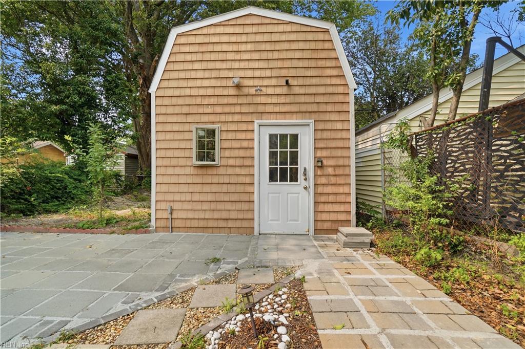 120 Forrest Ave Property Photo 28