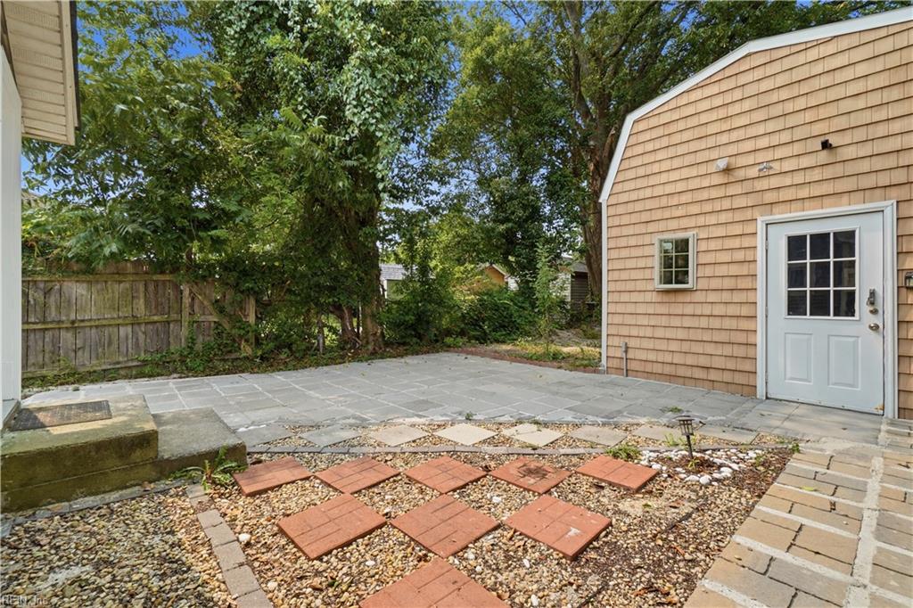 120 Forrest Ave Property Photo 29
