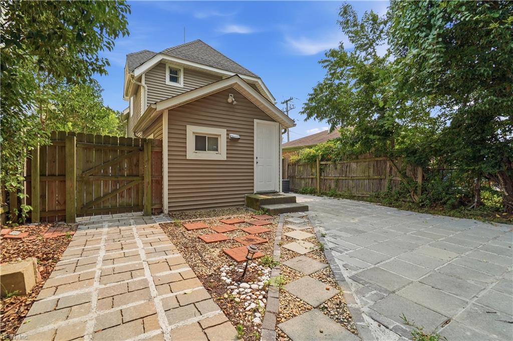 120 Forrest Ave Property Photo 30