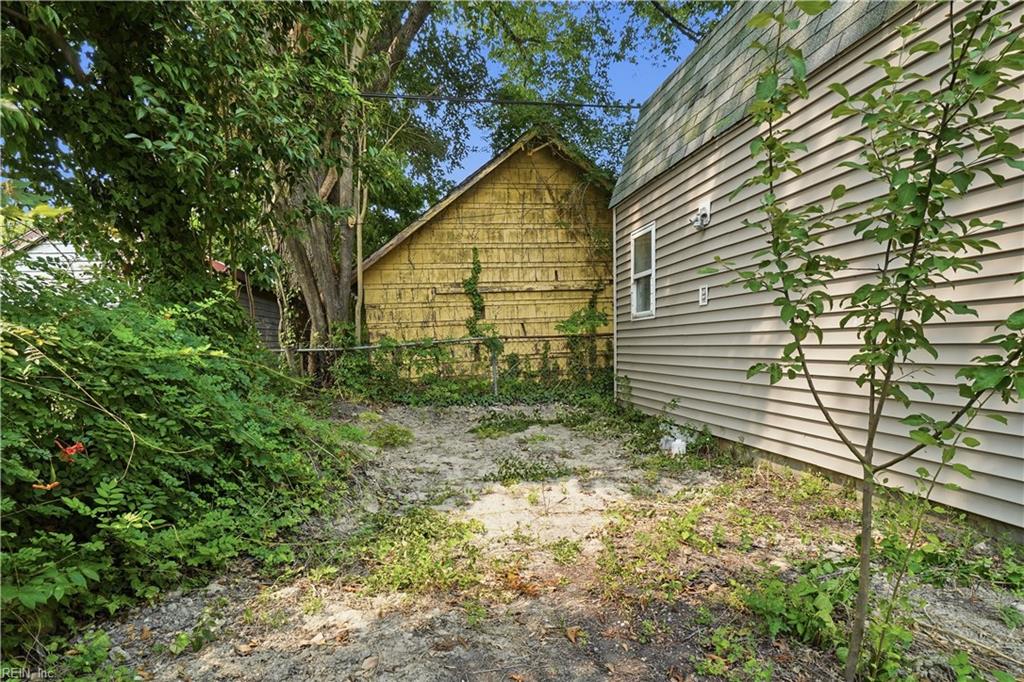 120 Forrest Ave Property Photo 33