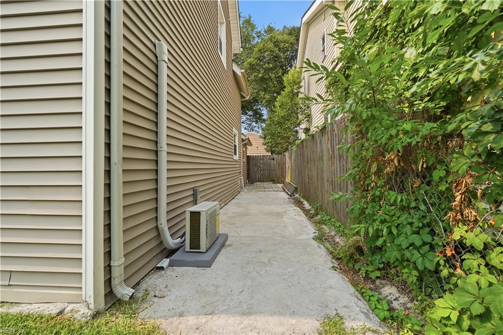120 Forrest Ave Property Photo 35