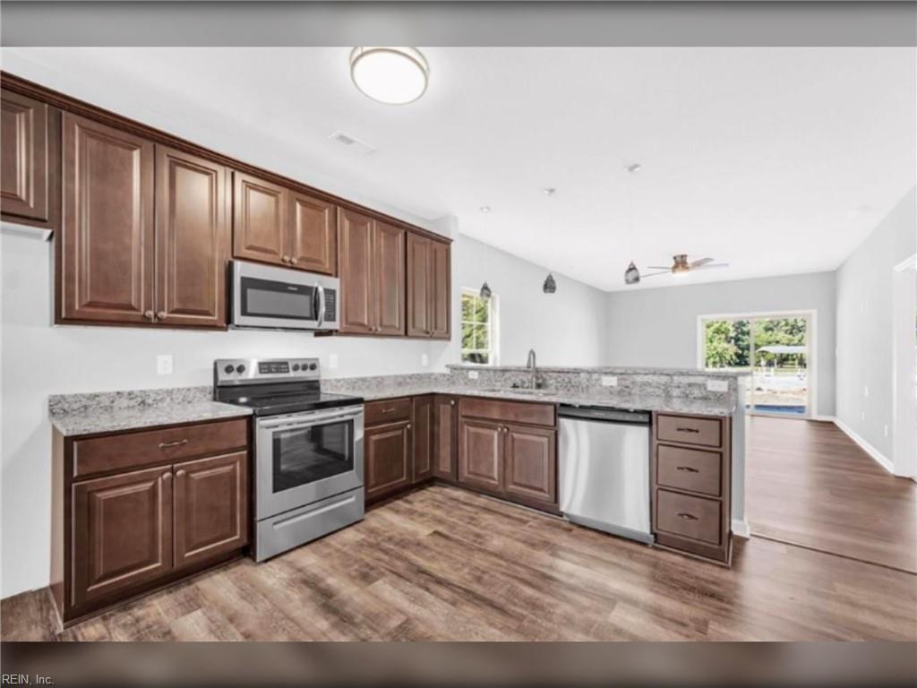 200 Seasons Cir Property Photo 4