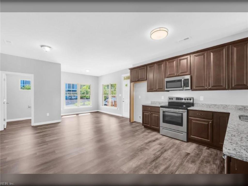 200 Seasons Cir Property Photo 5