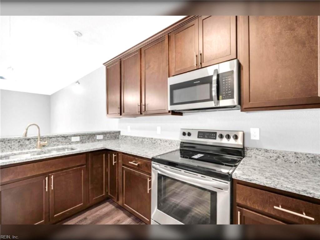 200 Seasons Cir Property Photo 6