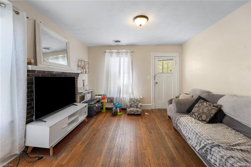 3104 Marshall Ave Property Photo 11