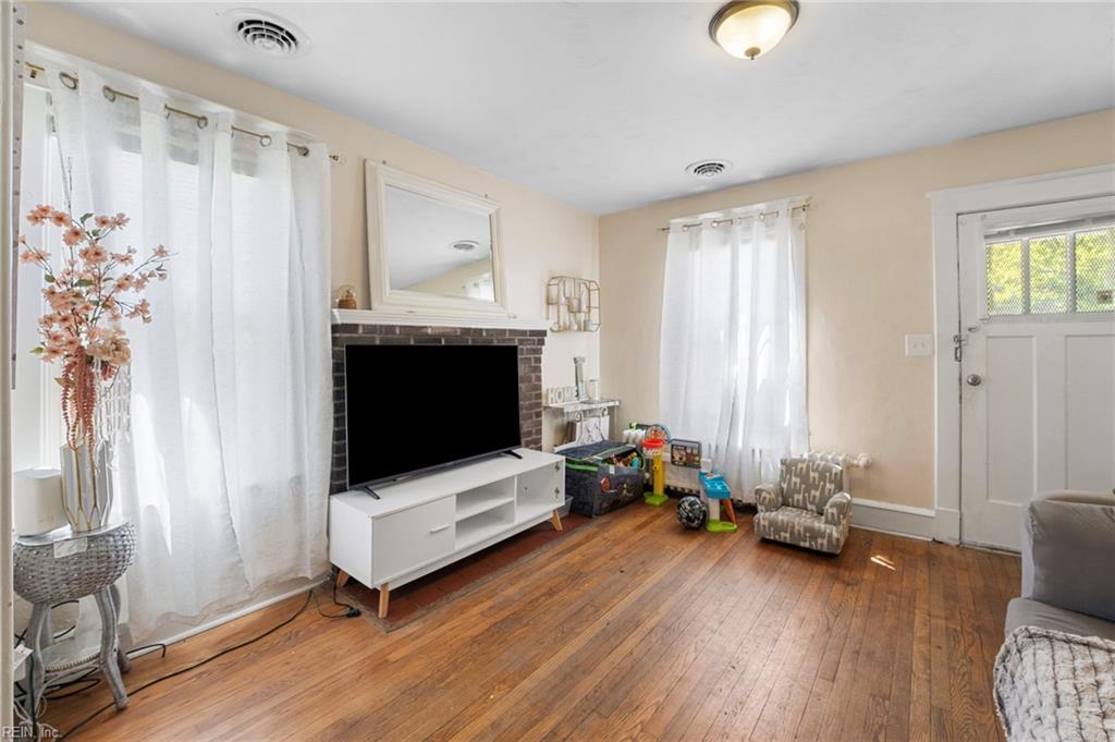 3104 Marshall Ave Property Photo 12