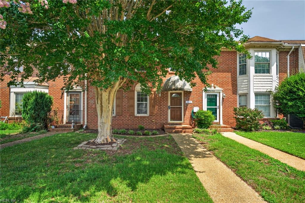 1004 Tottenham Ln Property Photo 2