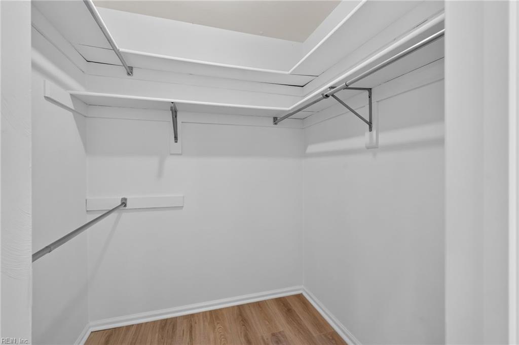 1004 Tottenham Ln Property Photo 32