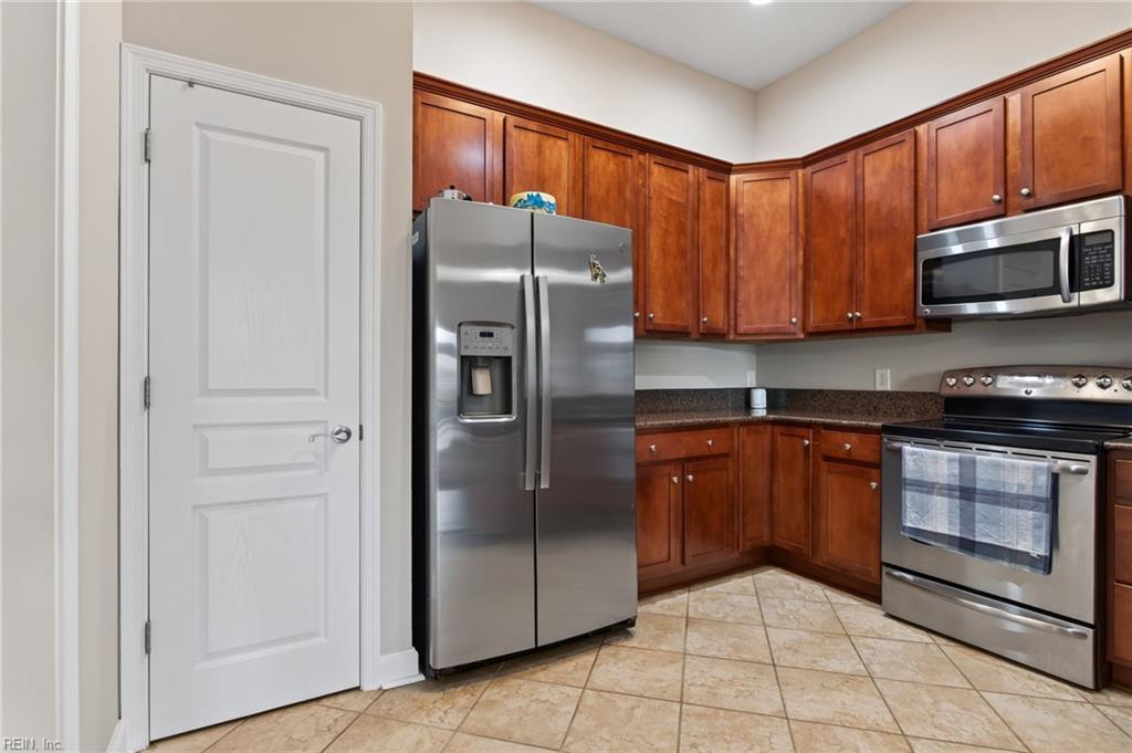 670 Town Center Dr Property Photo 4