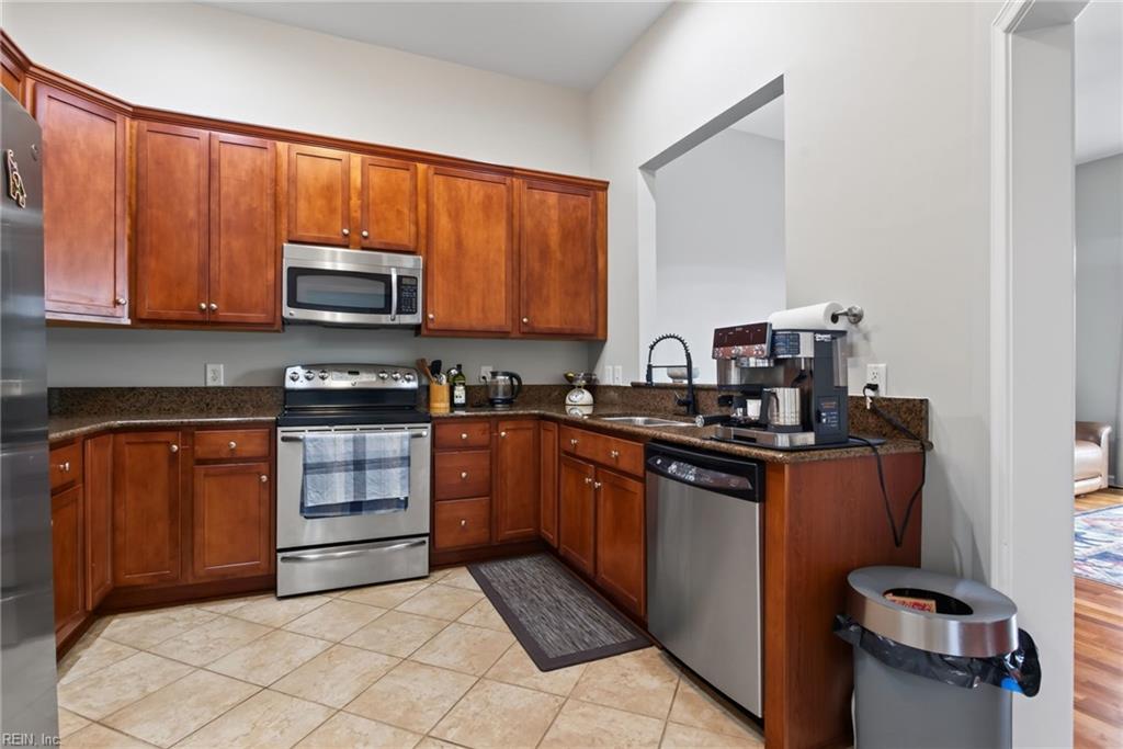 670 Town Center Dr Property Photo 5