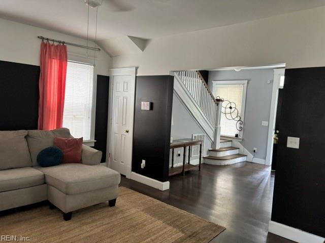 1524 Mathews Ter Property Photo 12