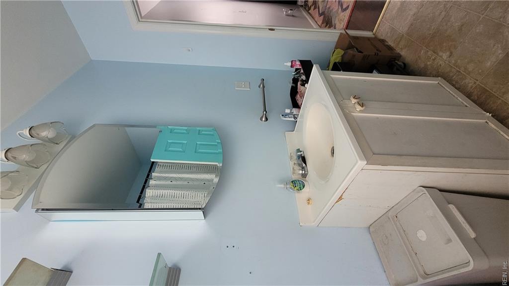 1524 Mathews Ter Property Photo 24