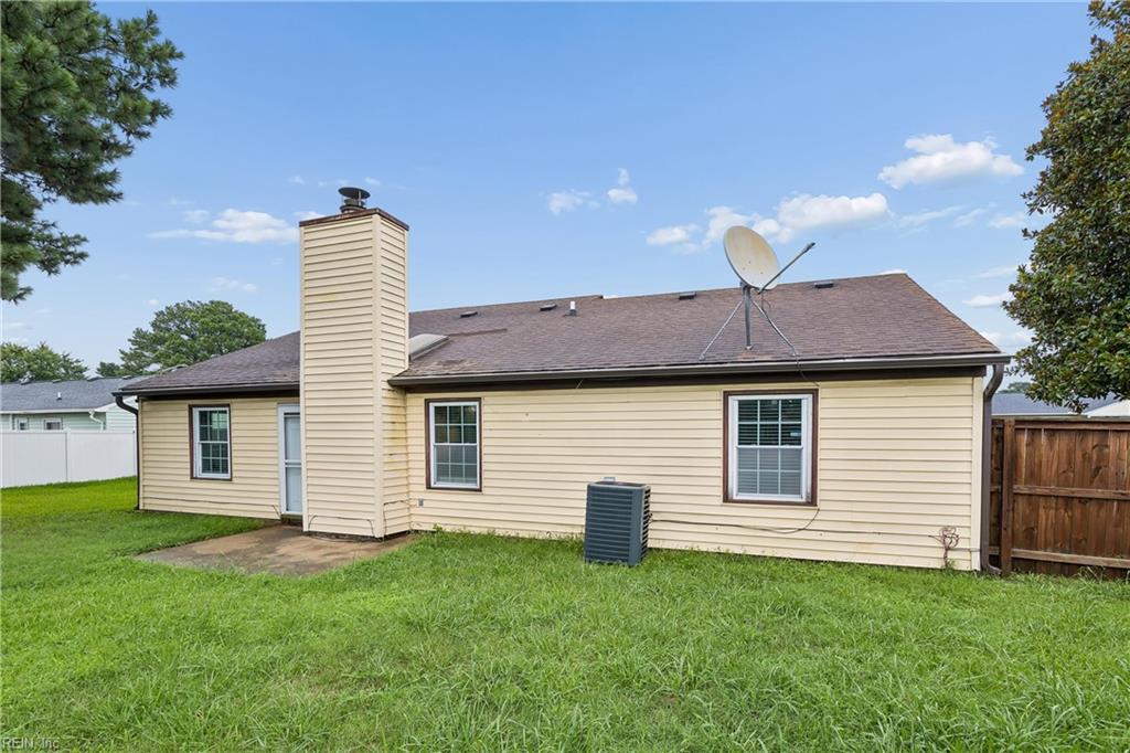 1012 Sir Gawaine Dr Property Photo 15