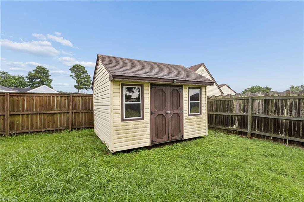 1012 Sir Gawaine Dr Property Photo 16