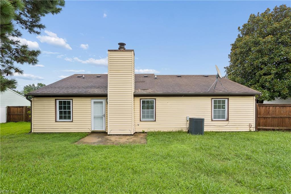 1012 Sir Gawaine Dr Property Photo 22