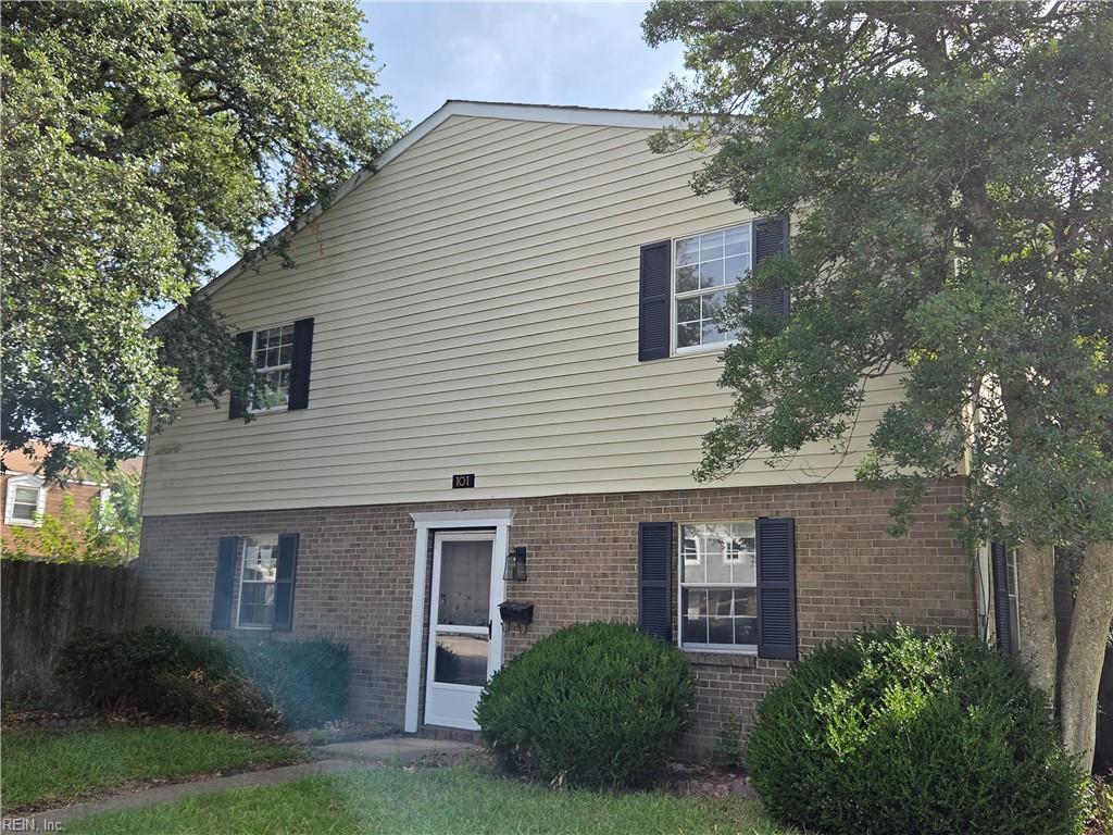 101 Hampstead Ct Property Photo 1