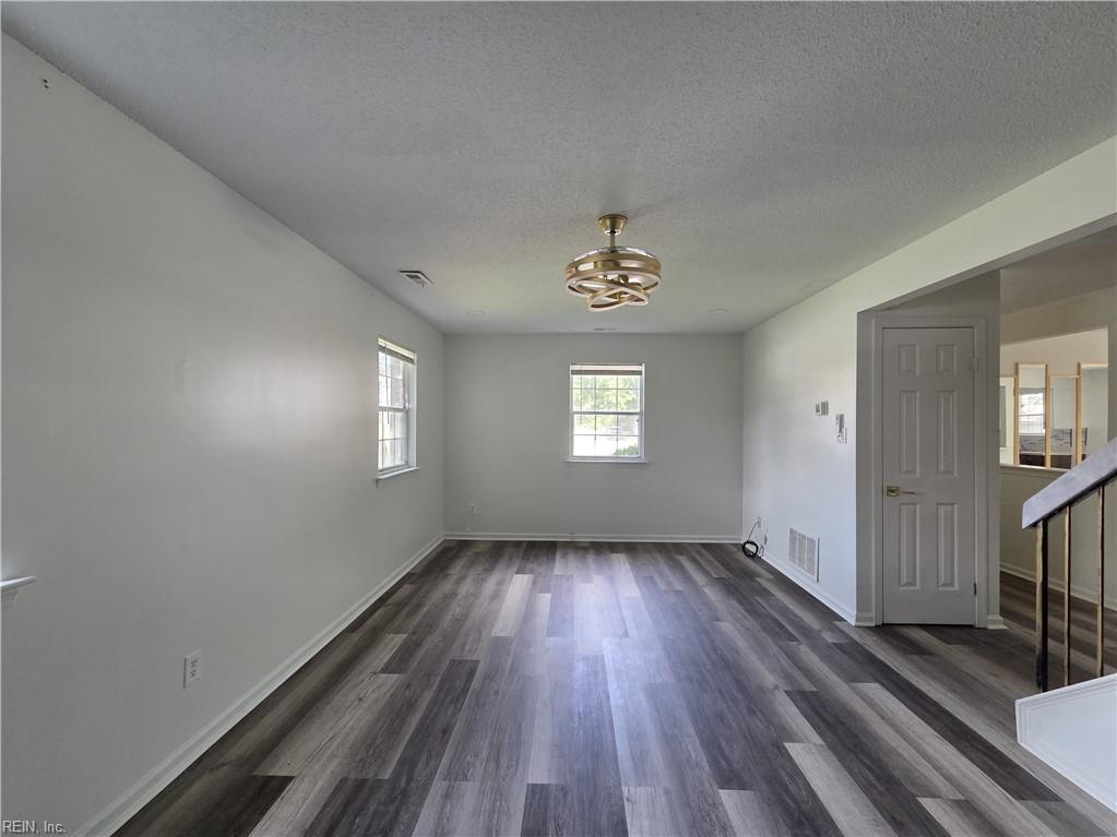 101 Hampstead Ct Property Photo 4