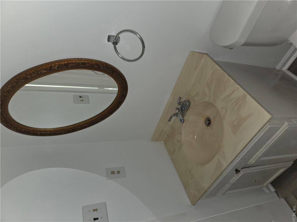 101 Hampstead Ct Property Photo 16