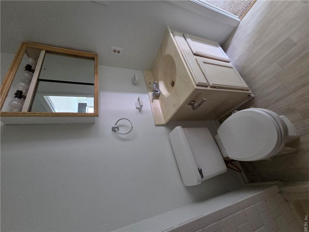 101 Hampstead Ct Property Photo 31