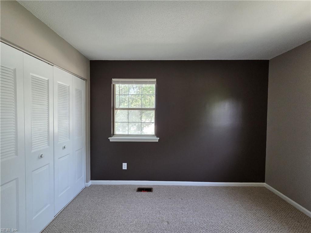 101 Hampstead Ct Property Photo 33
