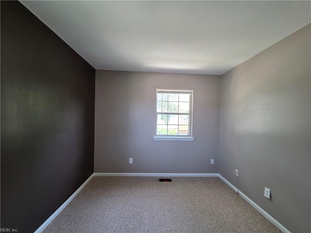 101 Hampstead Ct Property Photo 34