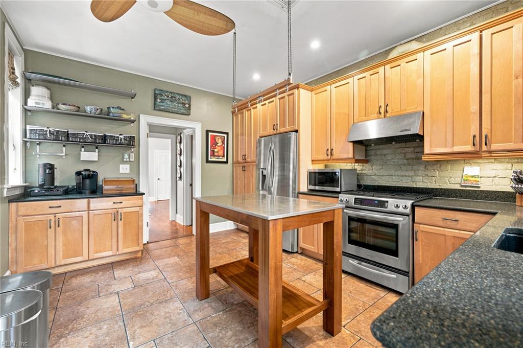 622 Redgate Ave Property Photo 8