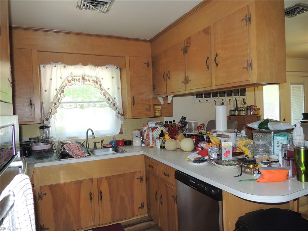 204 Holly Cove St Property Photo 8