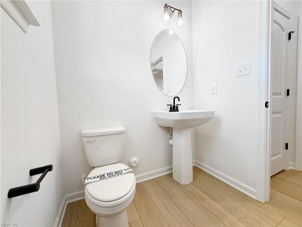 1523 Waltham Ln Property Photo 9