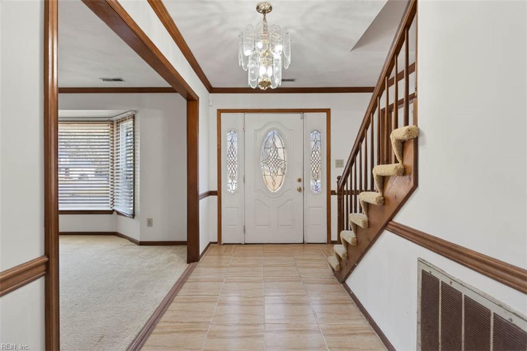 5240 Prestwick St Property Photo 5