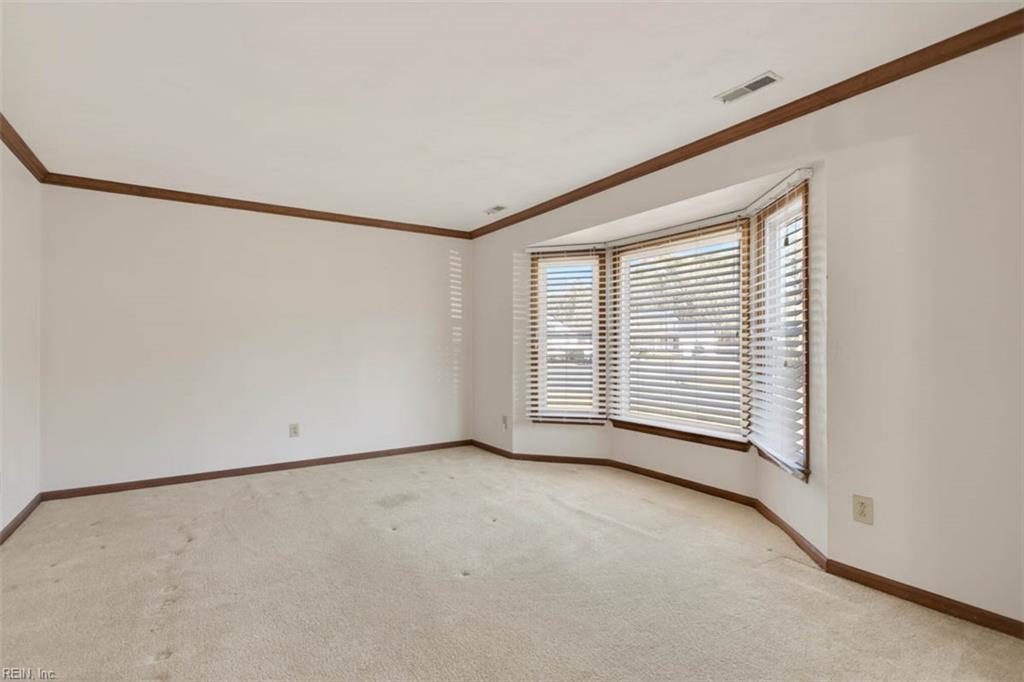 5240 Prestwick St Property Photo 7