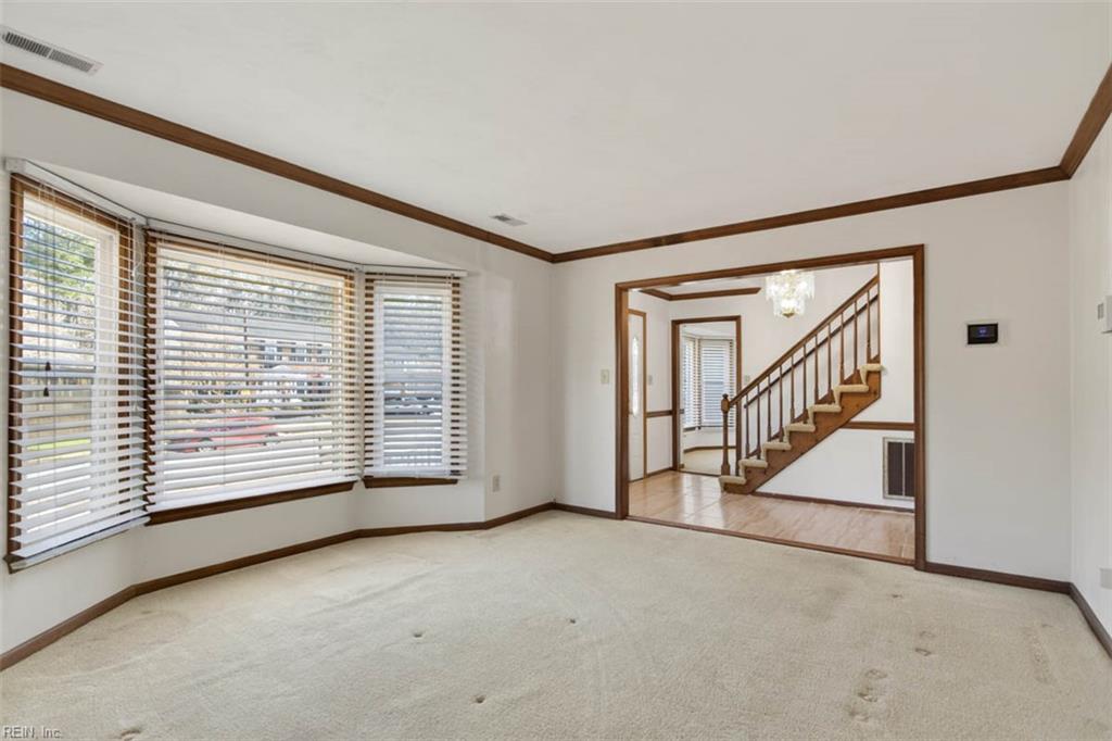 5240 Prestwick St Property Photo 8