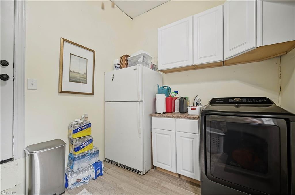 3829 Honeytree Ln Property Photo 9