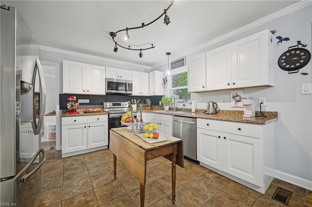 3829 Honeytree Ln Property Photo 15